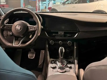 Alfa Romeo Giulia II Sedan Facelifting 2023 2.0 GME Turbo 280KM 2025 ALFA ROMEO Giulia Turbo Veloce Q4 Sedan 2.0 (280KM) 2025, zdjęcie 4