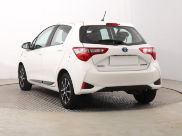 Toyota Yaris III Hatchback 5d Facelifting 2017 1.5 Hybrid 100KM 2018 Toyota Yaris 1.5 Hybrid, Salon Polska, Automat, zdjęcie 3