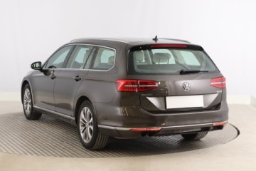 Volkswagen Passat B8 Variant 1.8 TSI BlueMotion Technology 180KM 2016 VW Passat 1.8 TSI, Salon Polska, Serwis ASO, zdjęcie 3