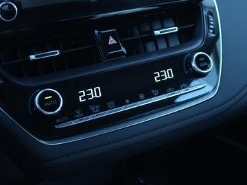 Toyota Corolla XII Sedan 1.8 Hybrid 122KM 2022 Toyota Corolla 1.8 Hybrid, Salon Polska, zdjęcie 15