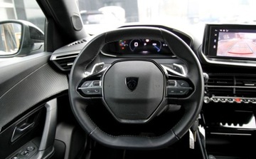 Peugeot 2008 II SUV 1.2 PureTech 130KM 2023 Peugeot 2008 PureTech 130 Allure SS EAT8 2023 Polift SalonPLGwarancja od, zdjęcie 9