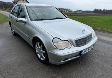 Mercedes Klasa C W203 Sedan W203 2.1 (C 200 CDI) 116KM 2003 Mercedes-Benz Klasa C Dwa komplety kol 2.1 Diesel 116KM, zdjęcie 2