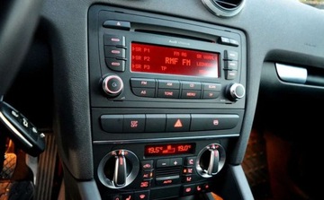 Audi A3 8P Hatchback 3d 1.6 102KM 2009 Audi A3 Klimatyzacja, Ksenony, Podgrzewane fotele, Czujniki parkowania tyl, zdjęcie 5