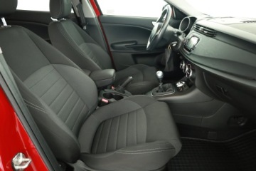 Alfa Romeo Giulietta Nuova II Hatchback 5d Facelifting 2016 1.6 JTDM-2 120KM 2017 Alfa Romeo Giulietta 1.6 JTDM, Salon Polska, zdjęcie 6