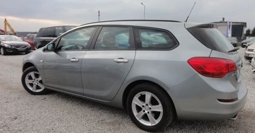 Opel Astra J Sports Tourer 1.4 Turbo ECOTEC 140KM 2012 Opel Astra GWARANCJA Drugi komplet kol Zarejes..., zdjęcie 16