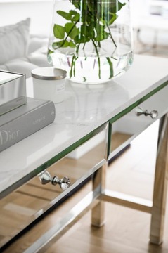 Зеркальная консоль со столешницей Calacatta, хромированная рама