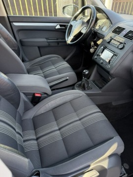 Volkswagen Touran II 1.2 105KM 2012 Volkswagen Touran ładny zarejestrowany, zdjęcie 4