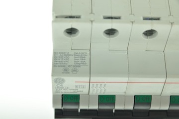 Автоматический выключатель C4 4P G60 G64C04 674664 ABB