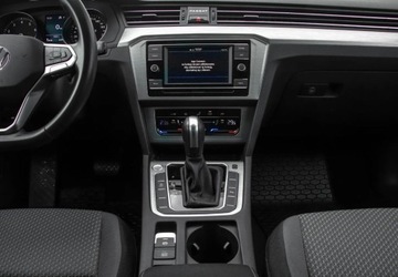 Volkswagen Passat B8 Limousine Facelifting 1.5 TSI EVO 150KM 2021 Volkswagen Passat 1.5 TSI 150KM Essence Czujniki Parkowania Podgrzewane Fo, zdjęcie 15