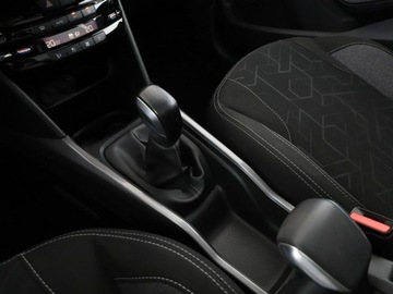 Peugeot 2008 I SUV Facelifting 1.2 PureTech 110KM 2017 Peugeot 2008 Style panorama grzane fotele kamera, zdjęcie 25