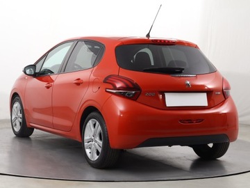 Peugeot 208 I Hatchback 5d Facelifting 1.2 PureTech 82KM 2016 Peugeot 208 1.2 PureTech, Salon Polska, zdjęcie 3