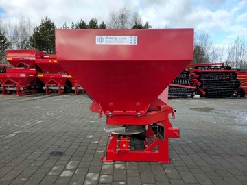 Два -разбросатель удобрений, два -громкого титана 800 кг