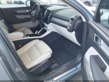 Volvo XC40 2023 Volvo XC 40 B5 Ultimate Dark Theme 2023 2.0l 2.0 Benzyna 247KM, zdjęcie 10