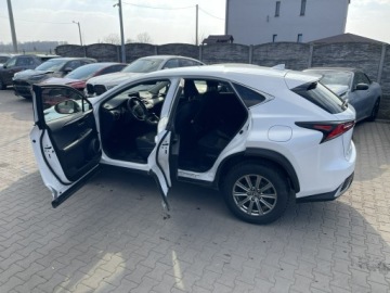 Lexus NX I SUV Facelifting 300h 197KM 2018 Lexus NX 300H Hybryda Automat 197KM, zdjęcie 4