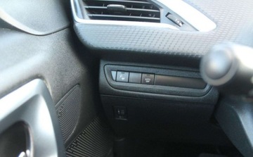 Peugeot 2008 I SUV Facelifting 1.2 PureTech 110KM 2018 Peugeot 2008 1.2 Benzyna 110KM, zdjęcie 14
