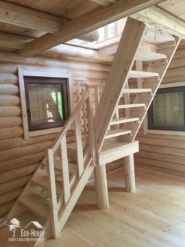 ДЕРЕВЯННАЯ ЛЕСТНИЦА С ЛЕНТОЙ