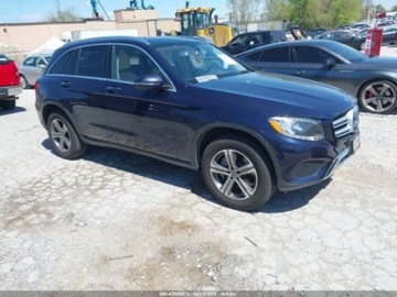Mercedes GLC C253 2017 Mercedes-Benz GLC 2017 r., 2,0L 300 4 MATIC 2.0 Benzyna 241KM, zdjęcie 2
