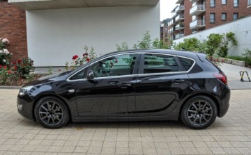 Opel Astra J Hatchback 5d 2.0 CDTI ECOTEC 160KM 2011 Opel Astra 2,0CDTI (160KM) Skory 2.0 Diesel 160KM, zdjęcie 1
