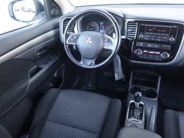 Mitsubishi Outlander III 2013 Mitsubishi Outlander 2.0, Salon Polska, zdjęcie 6