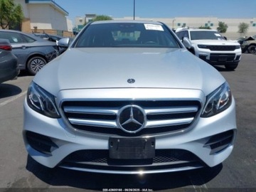 Mercedes Klasa E W213 2019 Mercedes-Benz Klasa E 2019 MERCEDES-BENZ E 300 2.0 Benzyna 241KM, zdjęcie 6