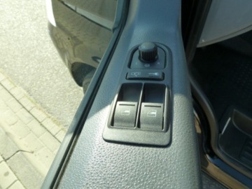 Volkswagen Caravelle T5 T5 Multivan 2.0 i 115KM 2009 Volkswagen Caravelle WERSJA LONG9-CIO MIEJSCOWABENZYNAGAZHAK HOLOWNICZY, zdjęcie 16