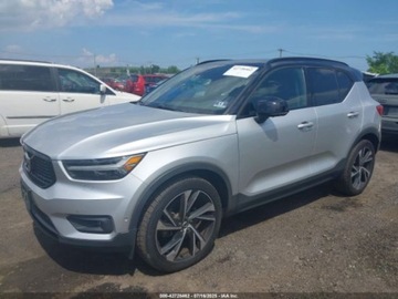 Volvo XC40 Crossover 2.0 T5 247KM 2019 Volvo XC 40 T5 Momentum 2019 2.0l 2.0 Benzyna 248KM, zdjęcie 1