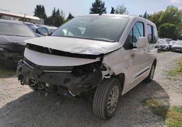Toyota 2021 Toyota Proace City Verso XI 2021r, 1.5 Diesel. Uszkodzony przod i lekko ty, zdjęcie 2