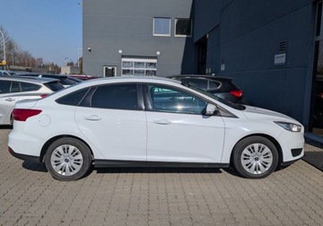 Ford Focus III Sedan Facelifting 1.6 Ti-VCT 125KM 2016 Ford Focus 1.6 Benzyna 125KM SedanManualPakiet WinterSalon PL 1.6 125KM, zdjęcie 5