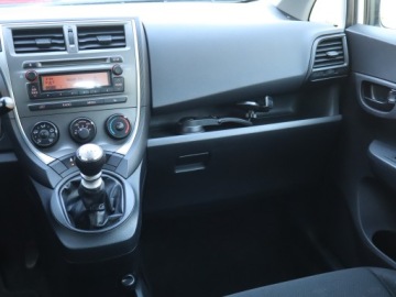 Toyota Verso-S 1.33 Dual VVT-i 99KM 2013 Toyota Verso-S 1.33 VVT-i, GAZ, Klima, zdjęcie 7