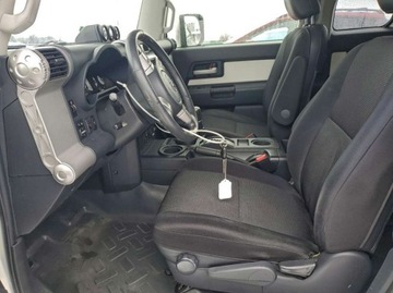 Toyota FJ Cruiser 4.0 239KM 2013 Toyota FJ 4.0 260 KM, 4x4, lift, maly przebieg, import USA 4.0 Benzyna, zdjęcie 4