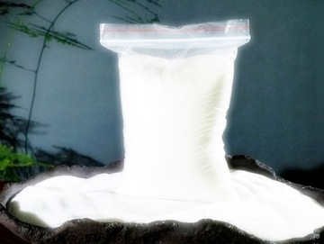Piasek naturalny miałki sypki surowy śnieżno super biały najbielszy 0,5 kg