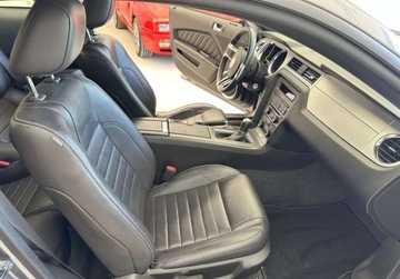 Ford Mustang V 2011 Ford Mustang 5.0 V8 GT 421 KM 2011r 139.000 km Warszawa 5.0 Benzyna, zdjęcie 6