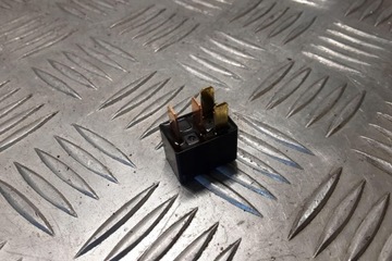 RELÉ MITSUBISHI OUTLANDER III (GG_W GF_W ZJ) 8627A030 2.0L 2019