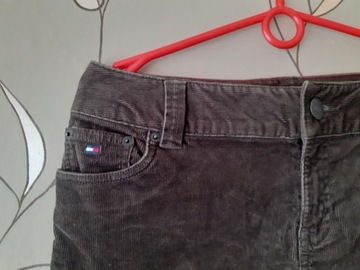 TOMMY HILFIGER-SPÓDNICZKA SIZE 4 K21