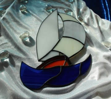 Витражный парусник на волне Для нее и для него