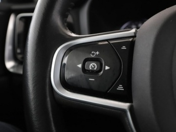 Volvo V60 II  Kombi 2.0 T5 250KM 2019 Volvo V60 Inscription T5 automat skóra navi, zdjęcie 29