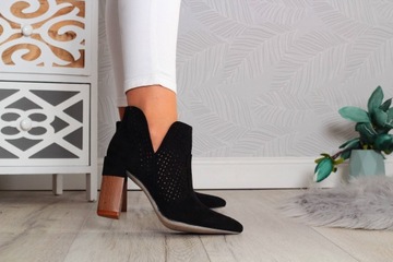 ЭЛЕГАНТНЫЕ ЖЕНСКИЕ БОТИНКИ С ВЫРЕЗОМ