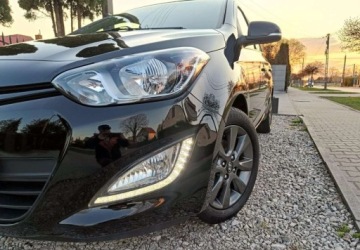 Hyundai i20 I Hatchback 5d Facelifting 1.4 CVVT 100KM 2014 Hyundai i20 2014 1.4 Benzyna 100KM Automatyczna skrzynia biegów, zdjęcie 2