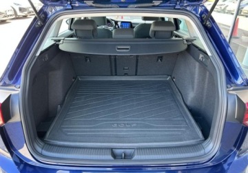 Volkswagen Golf VIII Variant 1.5 eTSI 150KM 2024 Volkswagen Golf Variant Pakiety, samochod jak nowy, ACC, ergoActive z mas, zdjęcie 9