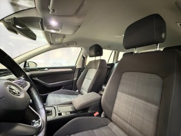 Volkswagen Passat B8 Variant 2.0 TDI BlueMotion SCR 190KM 2019 Volkswagen Passat Volkswagen Passat, zdjęcie 17