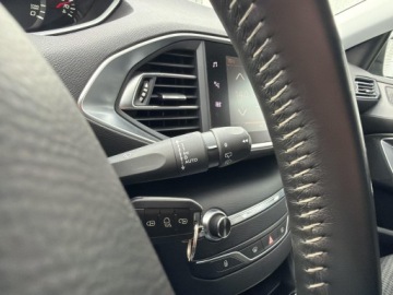 Peugeot 308 II SW Facelifting 1.5 BlueHDI 130KM 2019 Peugeot 308 SW 1.5 BlueHDi Active S&amp;S T9 (2014-) P, zdjęcie 18