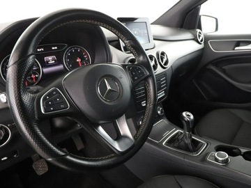 Mercedes Klasa B W246 Sports Tourer 180 BlueEFFICIENCY 122KM 2015 Mercedes B 180 navi klima grzane fotele czujniki, zdjęcie 13