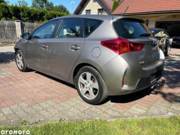 Toyota Auris II Hatchback 5d Dual VVT-i 100 99KM 2013 Toyota Auris 1.3 benzyna, lekko uszkodzony, zdjęcie 4