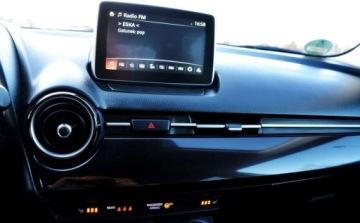 Mazda 2 III Hatchback 5d 1.5 SKY-G 90KM 2015 Mazda 2 Automat, Podgrzewane fotele, Czujniki parkowania tyl 1.5 Benzyna, zdjęcie 9