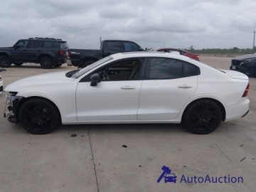 Volvo S60 III 2024 Volvo S60 2024 VOLVO S60 B5 ULTIMATE DARK THEME 2.0 Benzyna 247KM