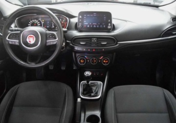 Fiat Tipo II Sedan 1.6 MultiJet 120KM 2017 Fiat Tipo Kamera cofania _ LED _ Alu felgi _ Podgrzewane fotele 1.6 Diesel, zdjęcie 5