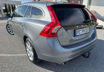 Volvo V60 I Kombi Facelifting 2.0 D2 DRIVE-E 120KM 2015 Volvo V60 Lift V60 2.0D2 Automat MOMENTUUM Serwis Zadbane 1-wlasc, zdjęcie 8