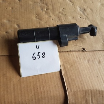 MERCEDES W204 SPRYSKIWACZ LAMPY PRAWY A2048600447