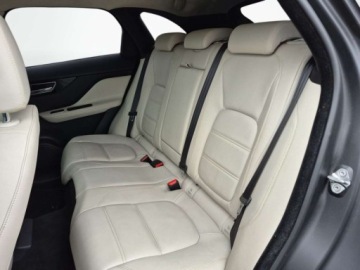 Jaguar F-Pace SUV 2.0 i4D 180KM 2018 Jaguar F-Pace Salon Polska ZadbanyKamera SkoryAlcantara 2.0 Diesel, zdjęcie 12