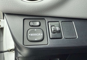 Toyota Yaris III Hatchback 5d Facelifting 1.0 VVT-i 69KM 2014 Toyota Yaris Toyota Yaris Benzyna 70KM, zdjęcie 10